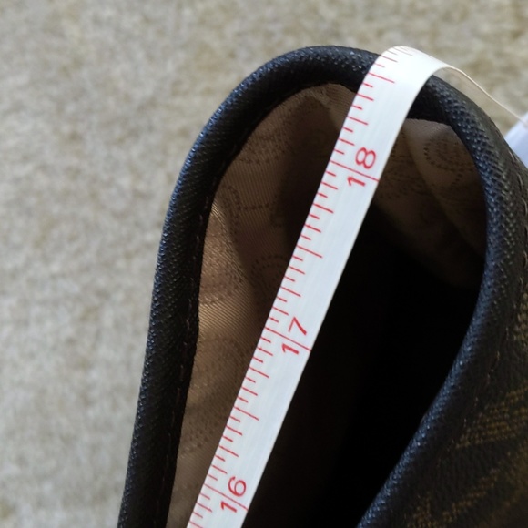 👜 Michael Kors Snakeskin Stripe with MK Logo Print Canvas Jet Set Travel Tote - Picture 12 of 12